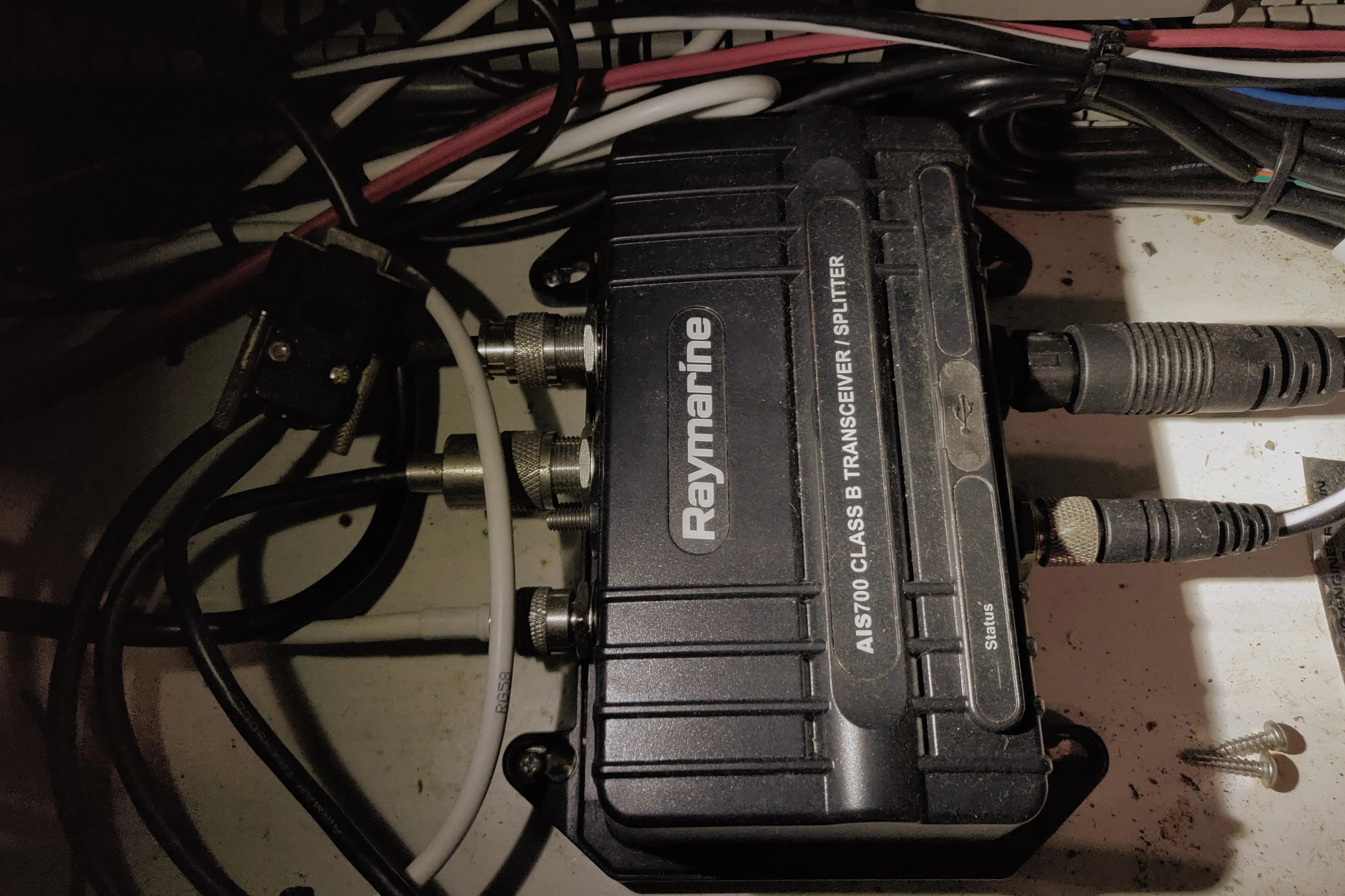 Raymarine AIS served with cable salad.