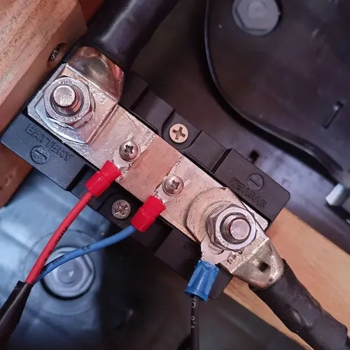 Battery shunt installation.