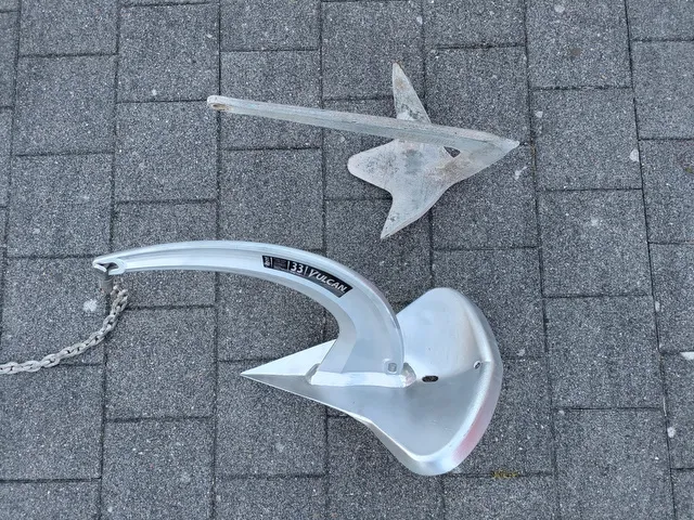 New Rocna Vulcan anchor and the old Bruce.