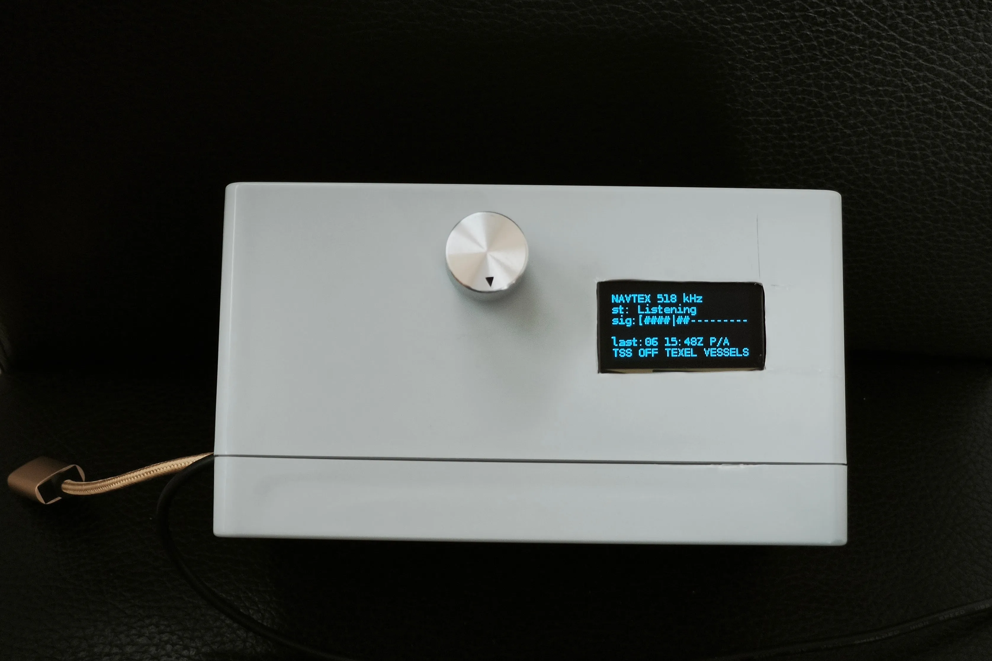 A Raspberry Pi Zero in a project box with a knob and a small display.