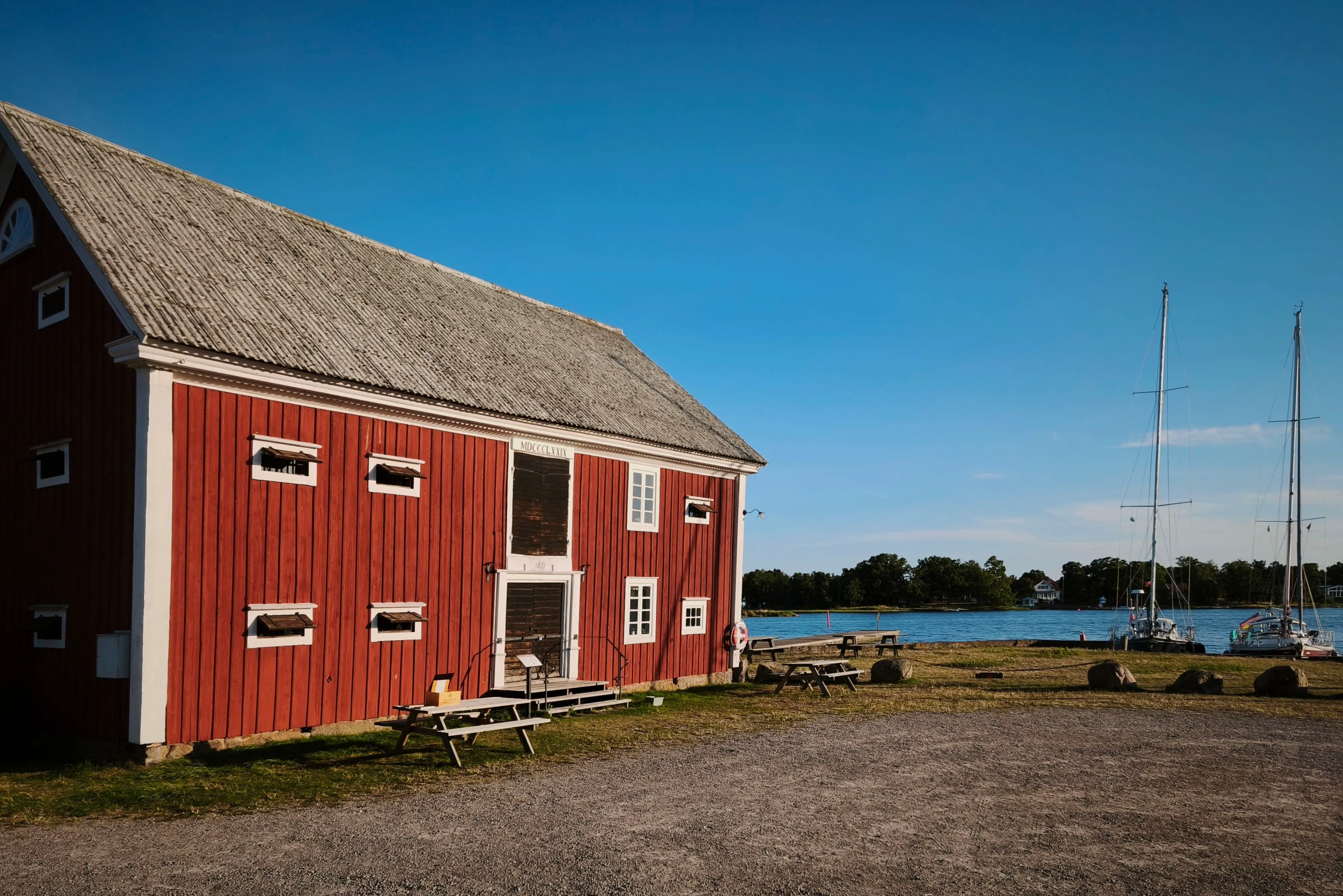 South of Kalmar, Ekenäs has a few berths with stern buoys for guests.